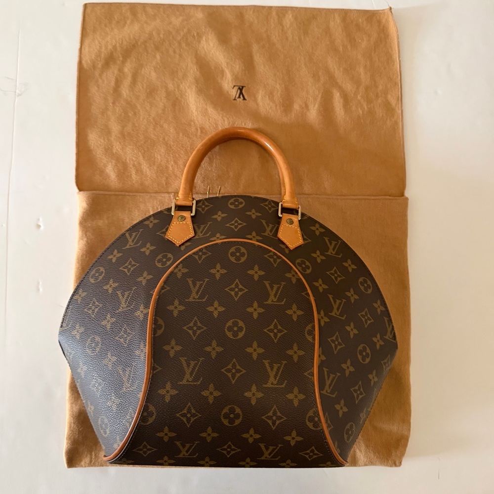 Louis Vuitton Monogram Ellipse - Picture 13 of 16
